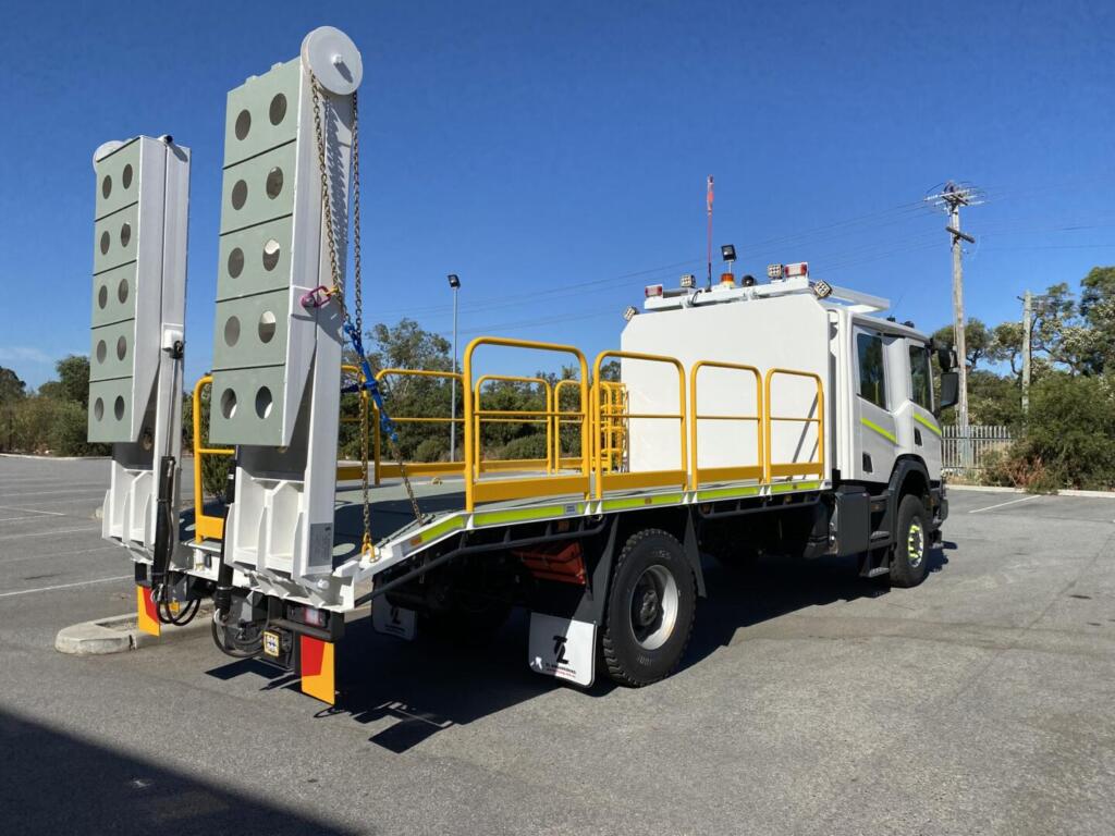 Heavy Duty Beaver Tail Hire Truck